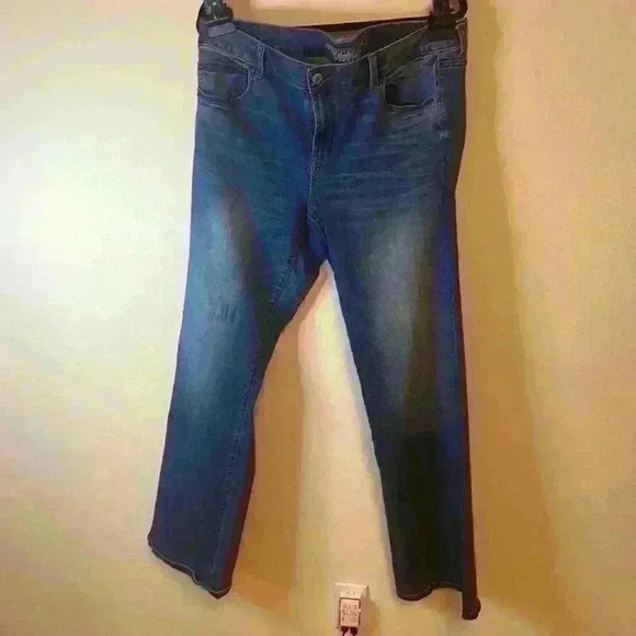 American Eagle distressed bootcut Favorite Boyfriend Super Stretch M Wash S:18 - Picture 1 of 3